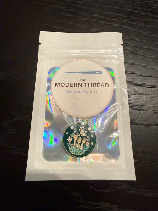 Green Needle Minder